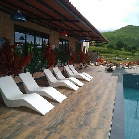 Strawberry hills saputara Hotel Bagian luar foto
