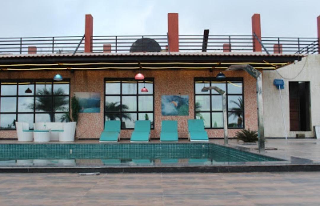 Strawberry hills saputara Hotel Bagian luar foto