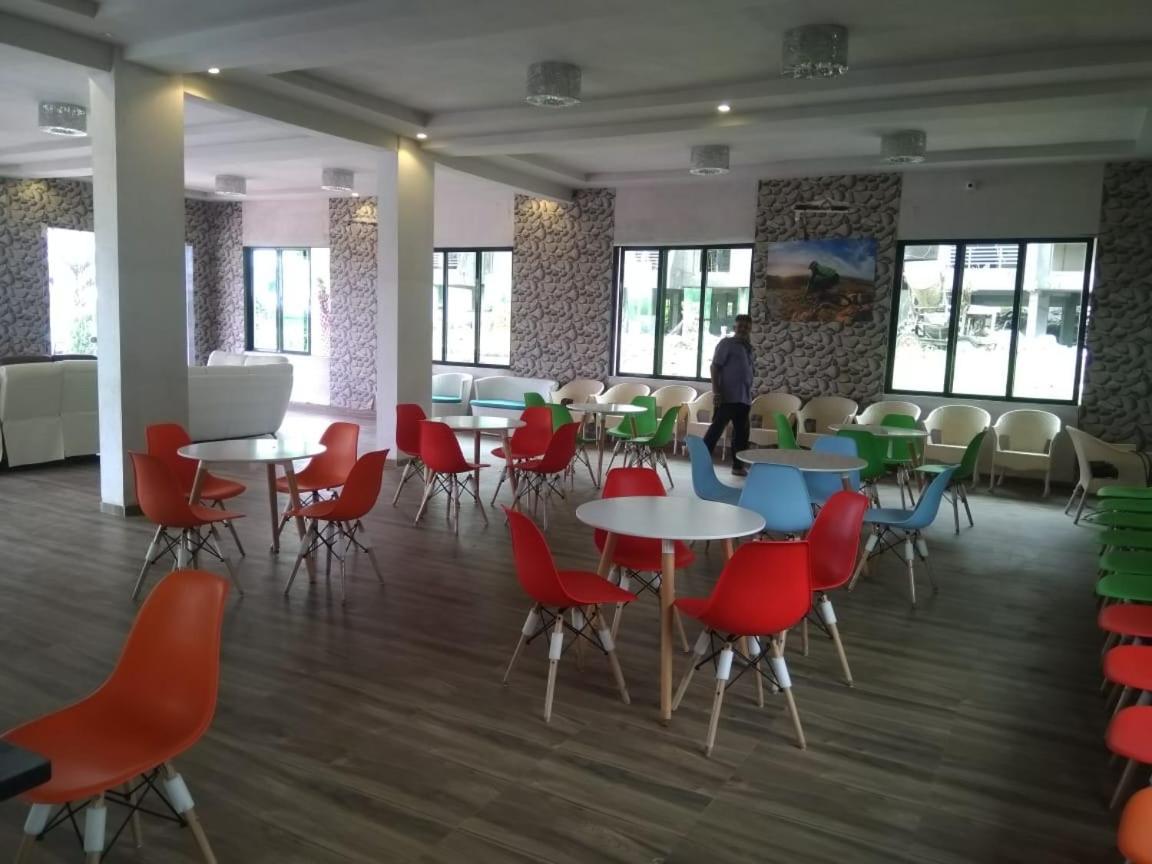 Strawberry hills saputara Hotel Bagian luar foto