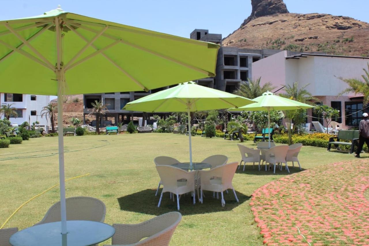 Strawberry hills saputara Hotel Bagian luar foto