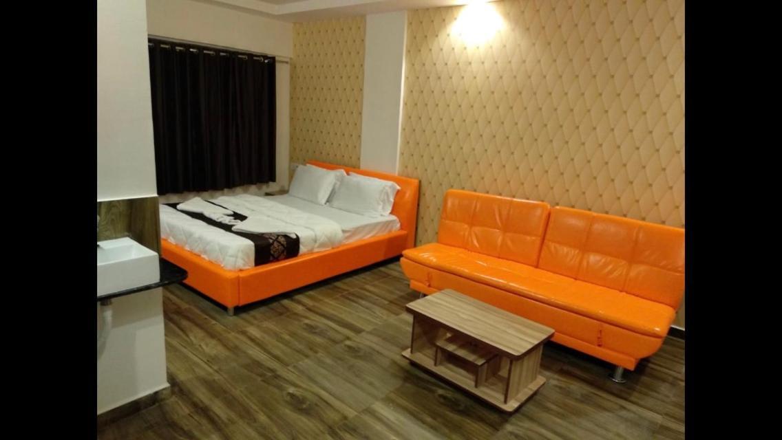 Strawberry hills saputara Hotel Bagian luar foto