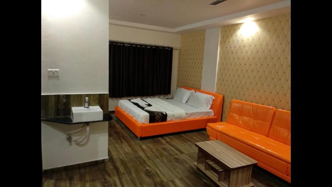 Strawberry hills saputara Hotel Bagian luar foto